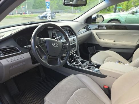 Used 2016 Hyundai Sonata Limited w/ Option Group 02 FWD image 3