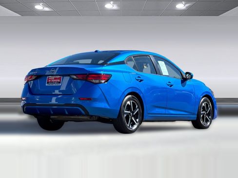 Used 2025 Nissan Sentra SV FWD image 9