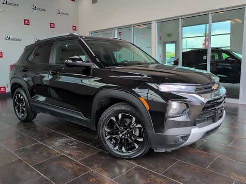 Used 2023 Chevrolet TrailBlazer LT FWD image 2