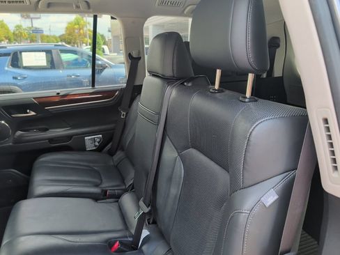 Used 2017 Lexus LX 570 4WD w/ Luxury Package image 8