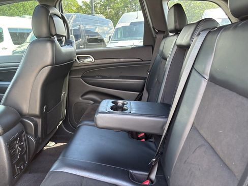 Used 2019 Jeep Grand Cherokee Altitude image 24