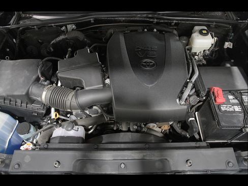 Used 2023 Toyota Tacoma TRD Off-Road AWD/4WD image 18