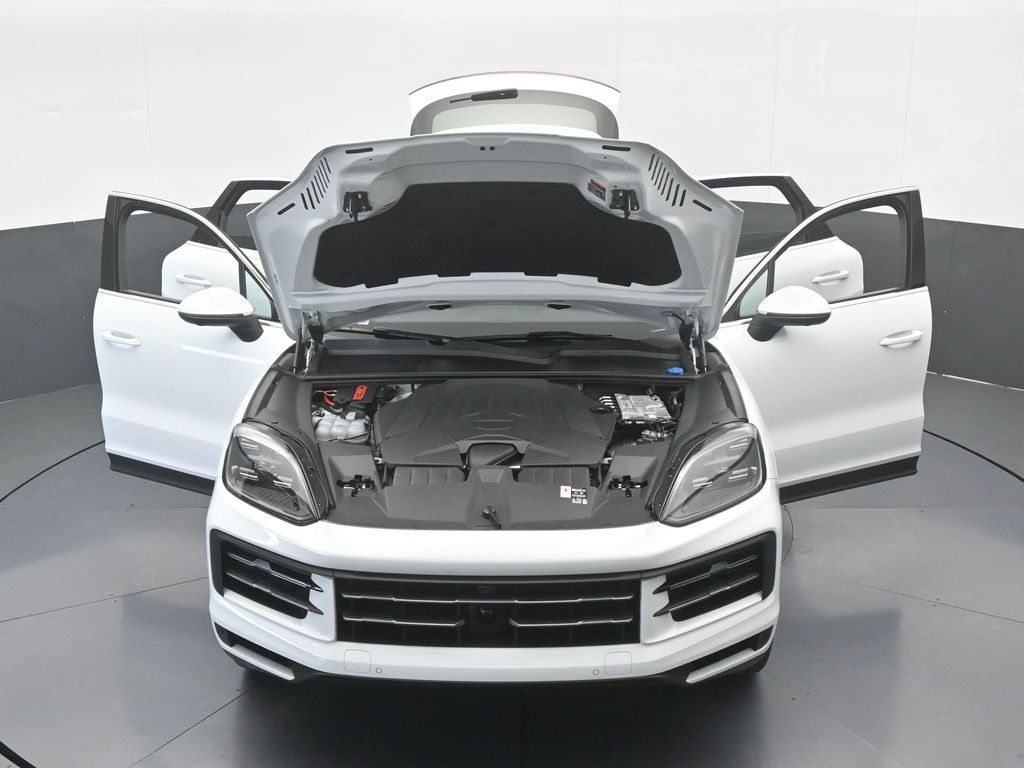 Used 2025 Porsche Cayenne AWD/4WD image 82