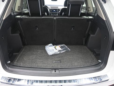 Used 2021 Volkswagen Atlas SE w/ Towing Package image 34