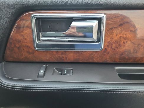 Used 2016 Lincoln Navigator Select image 25