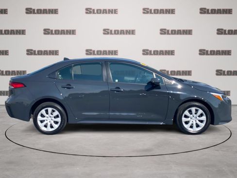 Used 2025 Toyota Corolla LE FWD image 5