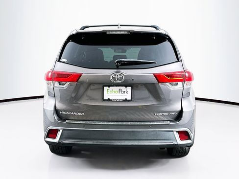 Used 2018 Toyota Highlander Limited w/ Carpet Mat Package (TMS) image 7