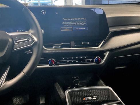 Used 2026 Chevrolet Equinox LT w/ Convenience Package II image 18