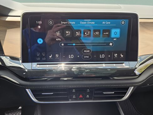 Certified 2024 Volkswagen Atlas SE FWD image 17
