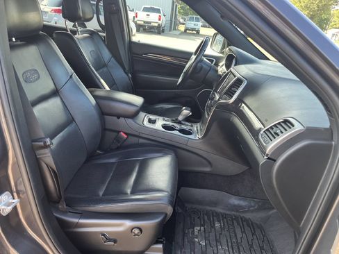 Used 2018 Jeep Grand Cherokee Overland AWD/4WD image 28