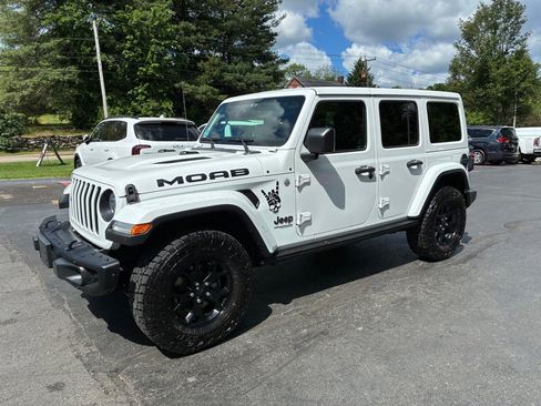 Used 2019 Jeep Wrangler Unlimited Sahara w/ Quick Order Package 24M Moab AWD/4WD image 1