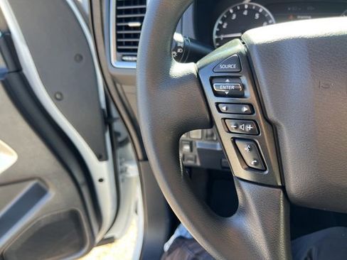Used 2022 Nissan Frontier SV image 16