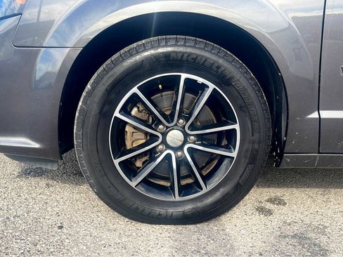 Used 2016 Dodge Grand Caravan R/T image 25