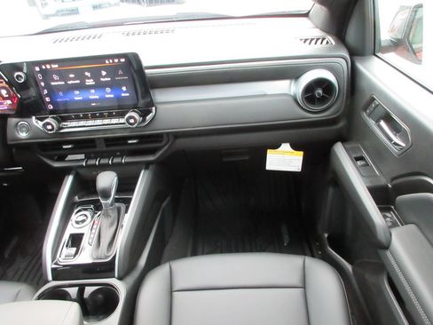 New 2026 Chevrolet Colorado LT w/ LT Convenience Package AWD/4WD image 16