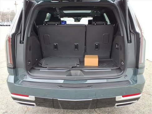 New 2026 Cadillac Escalade Luxury image 4