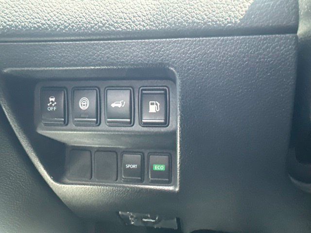 Used 2019 Nissan Rogue SV FWD image 13
