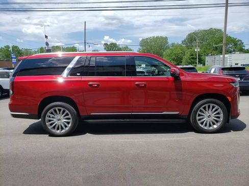 Used 2024 Cadillac Escalade ESV Premium Luxury AWD/4WD image 2