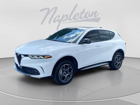 Used 2024 Alfa Romeo Tonale Ti w/ Premium Interior Package AWD/4WD image 1