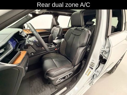 Used 2024 Jeep Grand Cherokee Summit AWD/4WD image 10