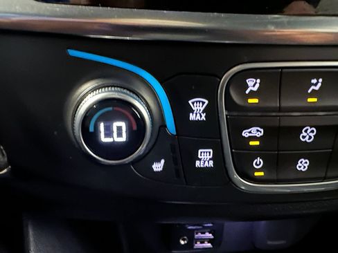 Used 2023 Chevrolet Traverse LT w/ LT Premium Package AWD/4WD image 33
