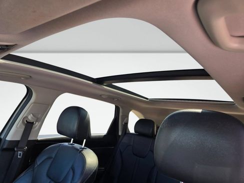 Used 2021 Kia Sorento S w/ Panoramic Sunroof Package FWD image 17