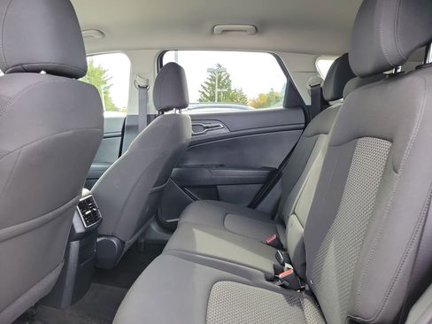 Used 2024 Kia Sportage LX image 11