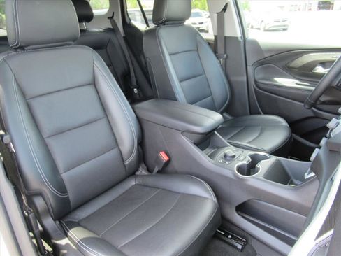 Used 2024 GMC Terrain SLT w/ Tech Package image 9