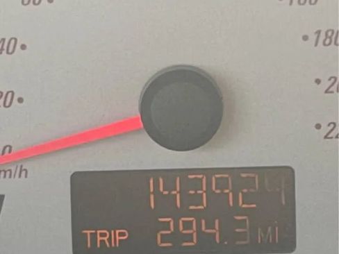 Used 2005 Saturn ION Red Line FWD image 9