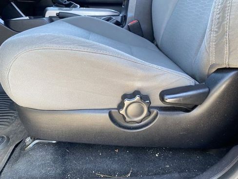 Used 2018 Toyota Tacoma SR5 RWD image 20