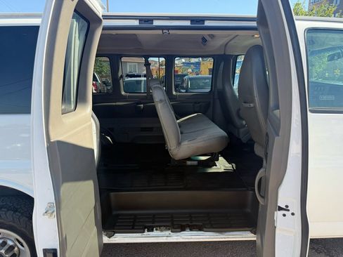 Used 2015 GMC Savana 2500 LT w/ LT Preferred Equipment Group RWD image 21