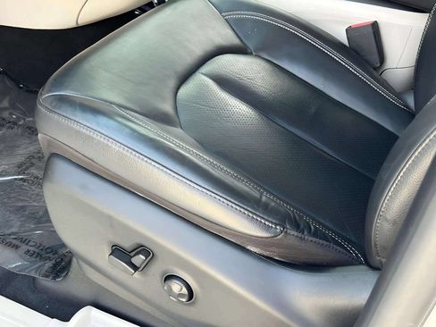 Used 2022 Chrysler Pacifica Touring-L FWD image 30