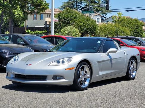 Used 2005 Chevrolet Corvette Coupe w/ Preferred Equipment Group RWD image 10