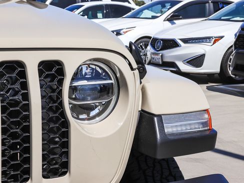 Used 2022 Jeep Gladiator Sport AWD/4WD image 9
