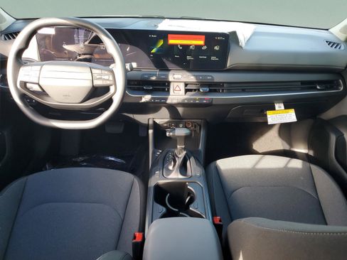 New 2025 Kia K4 FWD image 9