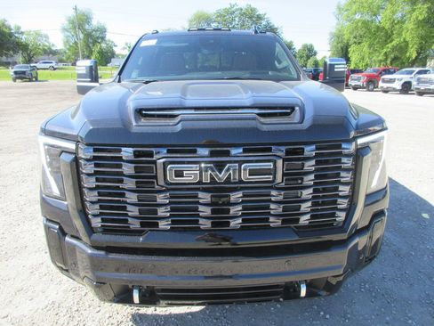 New 2026 GMC Sierra 3500 Denali Ultimate AWD/4WD image 11
