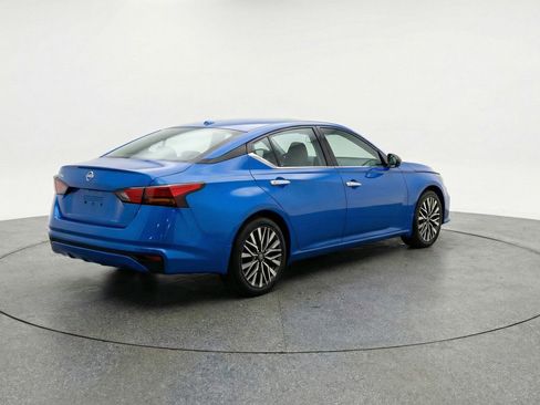 Used 2025 Nissan Altima 2.5 SV FWD image 9