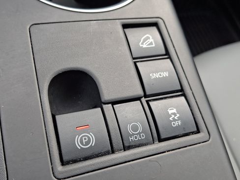 Used 2024 Toyota Highlander XLE AWD/4WD image 27