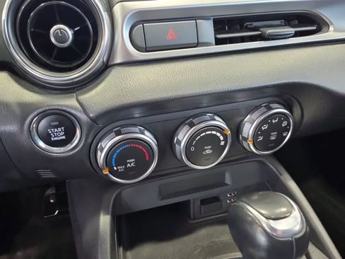 Used 2017 FIAT 124 Spider Classica RWD image 28