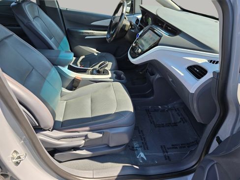 Used 2020 Chevrolet Bolt Premier w/ Infotainment Package FWD image 32