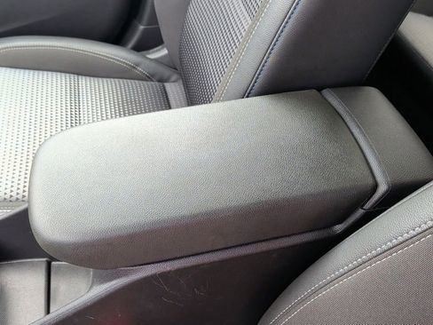 Used 2025 Chevrolet Trax LT FWD image 27