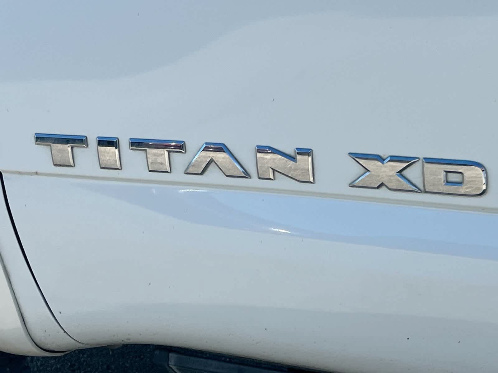Used 2017 Nissan Titan PRO-4X w/ Pro-4x Convenience Package AWD/4WD image 32
