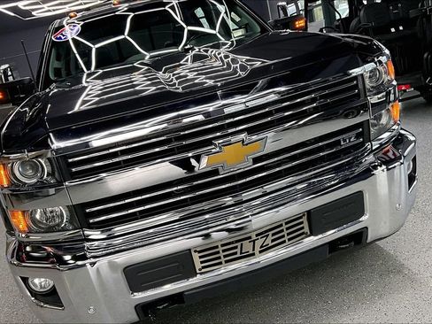 Used 2015 Chevrolet Silverado 2500 LTZ w/ Duramax Plus Package AWD/4WD image 32