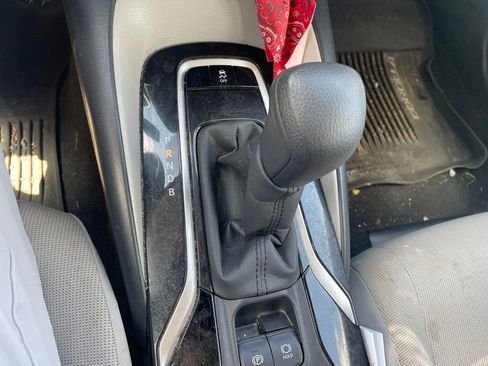 Used 2021 Toyota Corolla LE FWD image 15