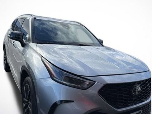 Certified 2024 Toyota Highlander XSE image 1