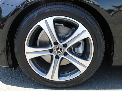 Used 2019 Mercedes-Benz E 300 image 4