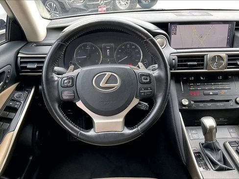 Used 2018 Lexus IS 300 w/ Comfort Package image 8
