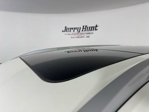 Used 2021 Nissan Rogue SL w/ Premium Package image 5