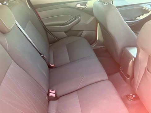 Used 2016 Ford Focus SE w/ SE Sport Package FWD image 11