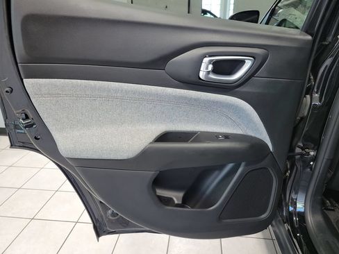 Used 2024 Jeep Compass Latitude AWD/4WD image 28