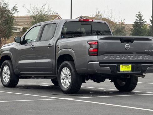 Used 2024 Nissan Frontier SV w/ SV Convenience Package image 3